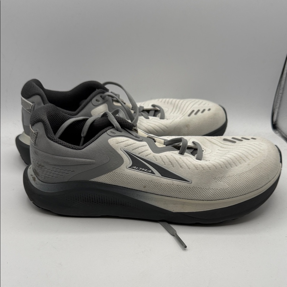 Altra Paradigm 8 men’s 9 Gray and Black Athletic Shoes S15